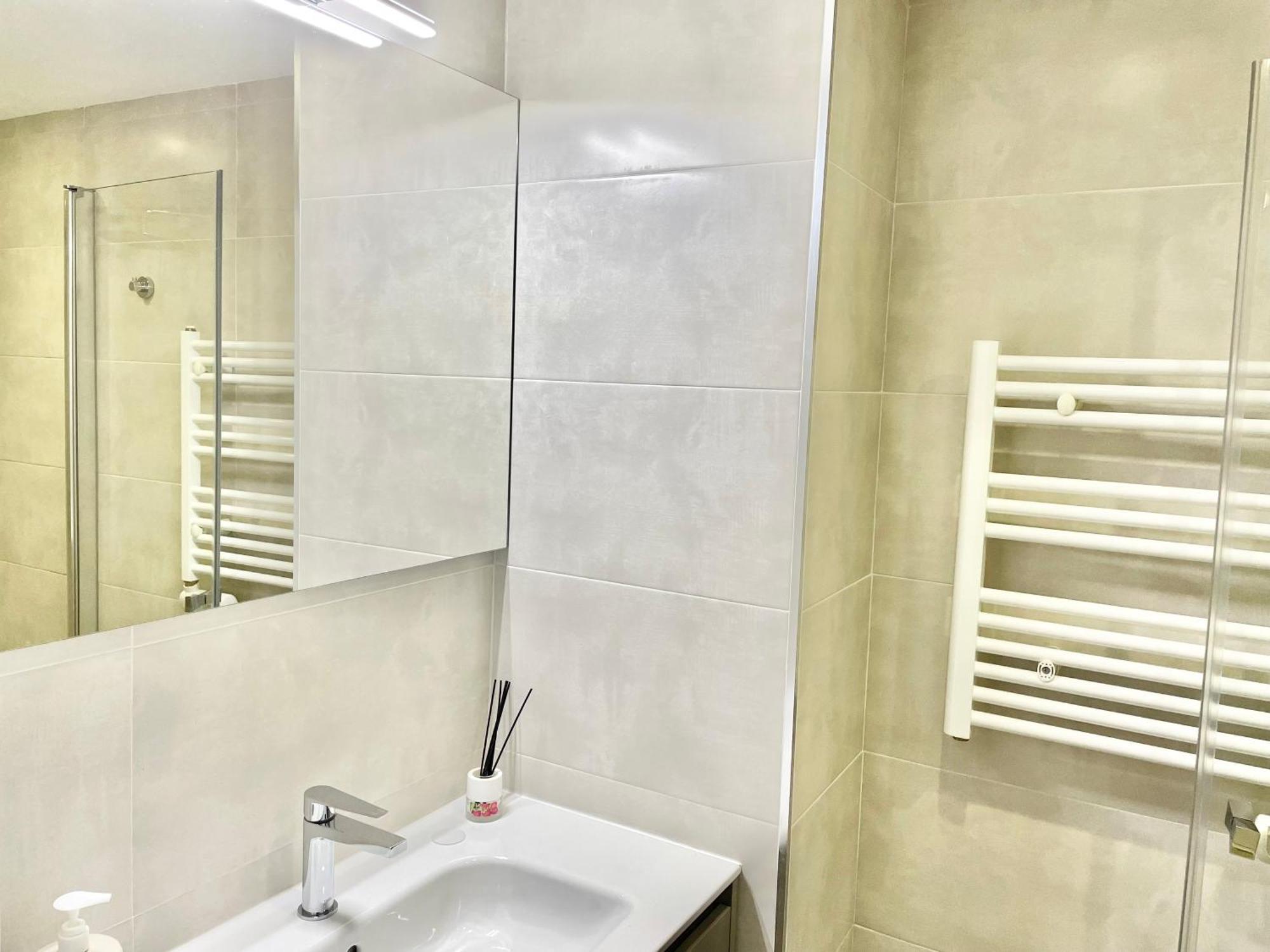 Apartamento San Lorenzo Playa. Vistas Al Mar. Gijon Bagian luar foto