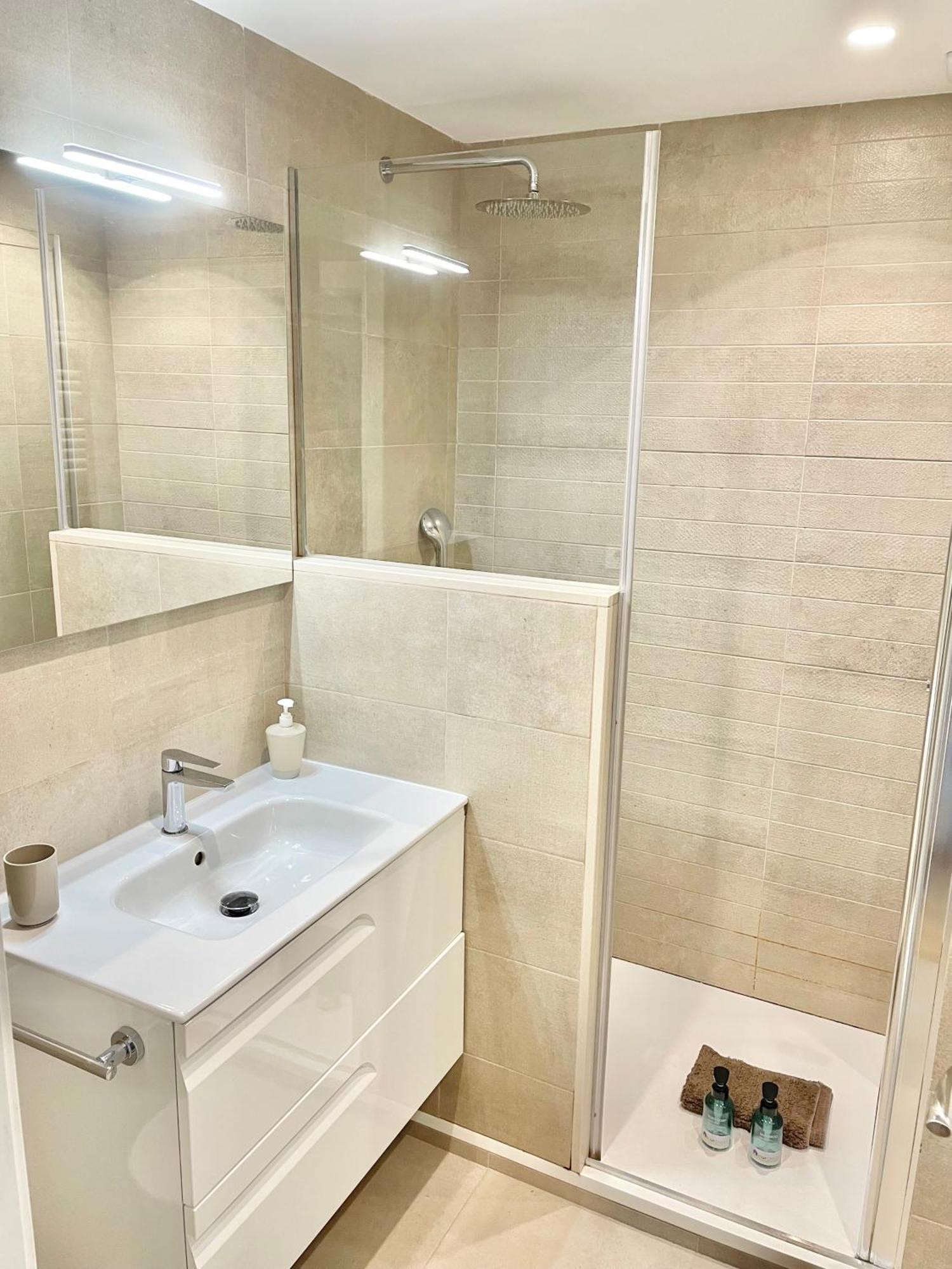 Apartamento San Lorenzo Playa. Vistas Al Mar. Gijon Bagian luar foto